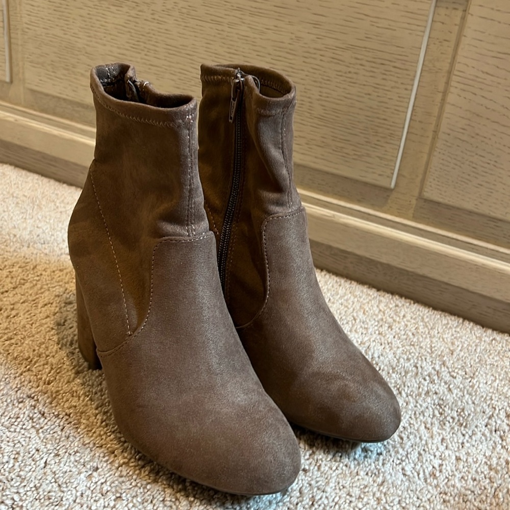 Block heel boots